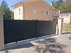 pose de portail motorisé par lapendry menuiserie loire