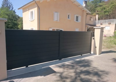 pose de portail motorisé par lapendry menuiserie loire
