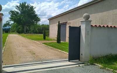 Pose d&rsquo;une porte alu enroulable motorisée