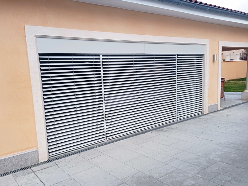 pose brise soleil pool house par lapendry menuiserie loire