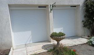 Lapendry menuiserie pose 12 nouvelles fenêtres avec des volets roulants solaires dans la loire