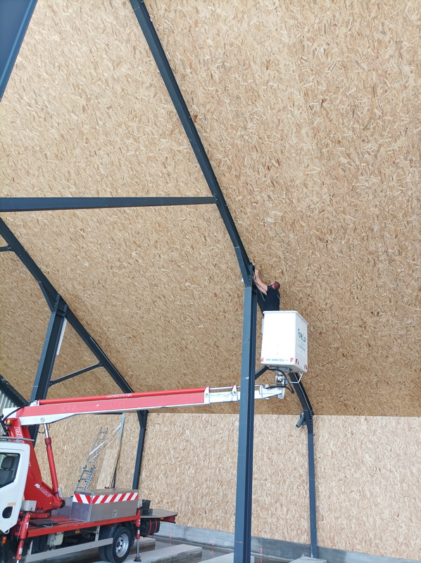 lapendry menuiserie a posé pour JDM expert 1200m² d'OSB lors de la construction d'un séchoir éco énergie responsa