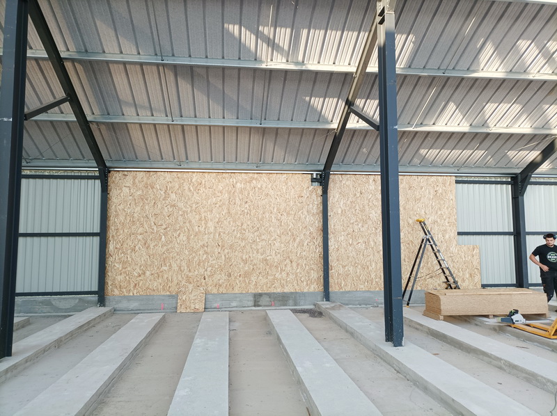 lapendry menuiserie a posé pour JDM expert 1200m² d'OSB lors du montage d'un séchoir à granulats