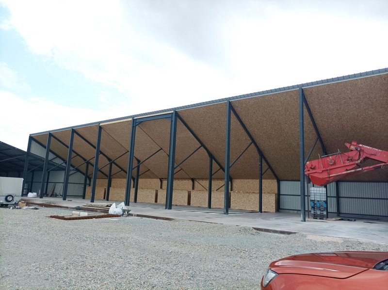 lapendry menuiserie a posé pour JDM expert 1200m² d'OSB lors de la construction d'un séchoir éco énergie responsable