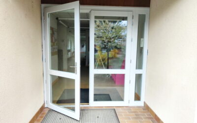 Portes en bois neuves pour l&rsquo;école de Moingt