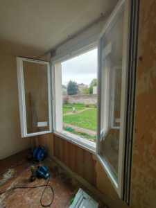 Les propriétaires d'une maison à Montbrison ont confié le changement de fenêtres dans le cadre d'une rénovation totale de l'habitation à Lapendry menuiserie