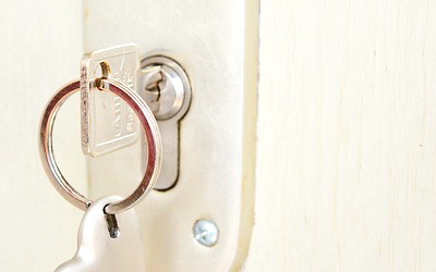 Une porte d&rsquo;entrée aluminium design