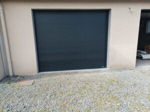 remplacement d'une porte de garage par un baie vitrée coulissante par Lapendry menuiserie