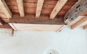 Lapendry menuiserie participe à la rénovation d'une maison bourgeoise dans la Loire. Tous les travaux de l'équipe sont sur mesur