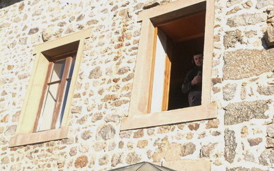 Fenêtres en bois double vitrage.