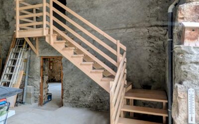 Réalisation d’un escalier en bois de hêtre vernis